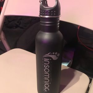 28 oz Insomniac Water bottle w/clip UNUSED